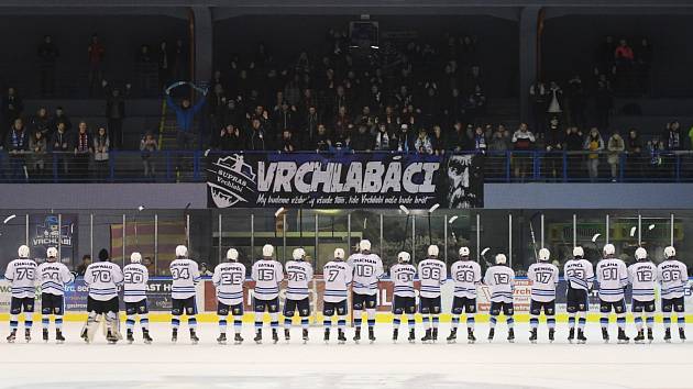Vrchlabští hokejisté si také v pondělí užili děkovačku před svými fanoušky. Po Klatovech doma přehráli také soupeře z Řisut.