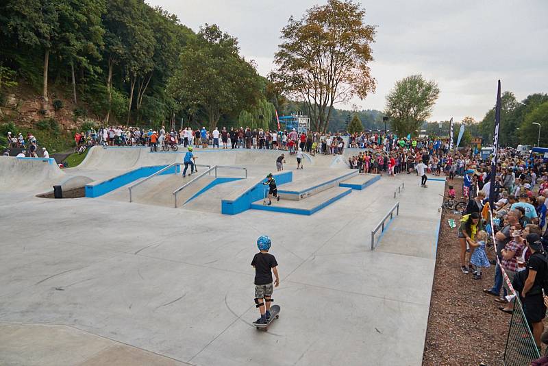 Trutnov má nový skatepark a pumptrack.