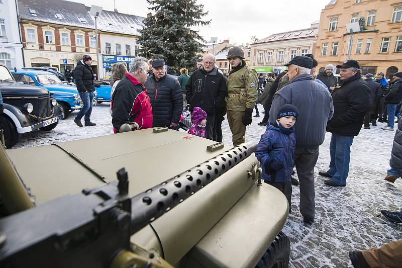 Veteran Car Club Dvůr Králové nad Labem pořádal v sobotu Tříkrálovou jízdu.