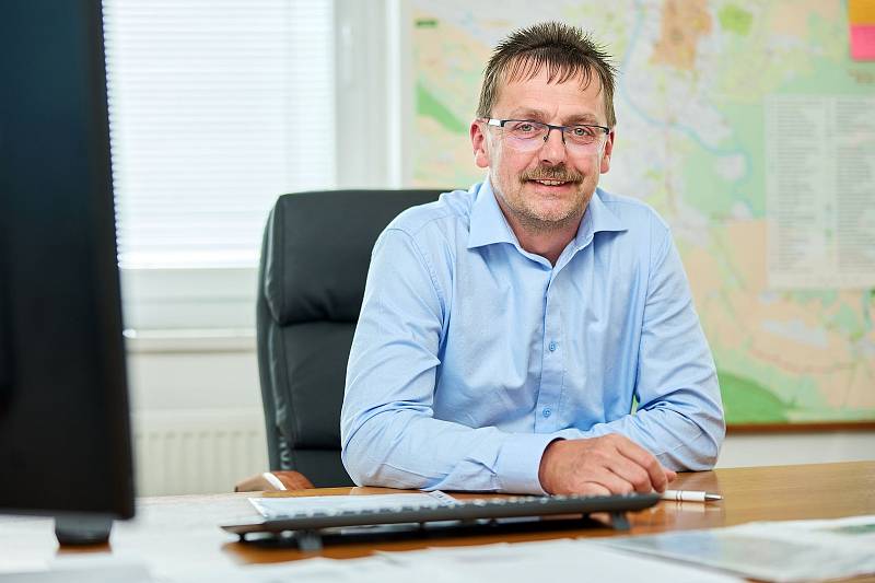 Vítězslav Šturma (Síla Dvora), 47 let, ředitel Technických služeb města.