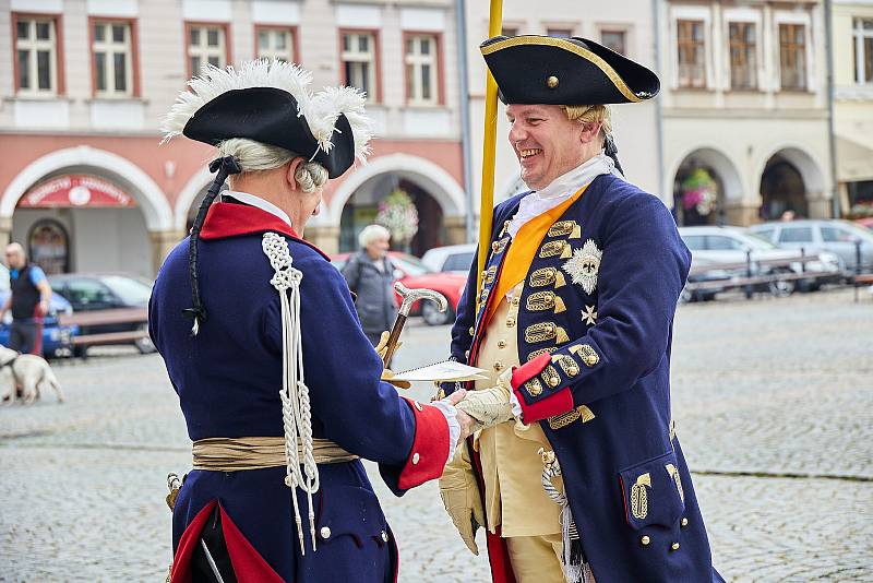 Na Krakonošově náměstí v Trutnově se představily armády rakousko-saská a pruská, které bojovaly v bitvě u Žďáru v roce 1745.