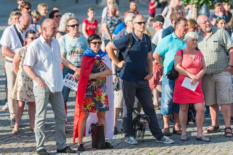 Z trutnovské demonstrace proti Babišovi.