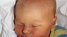 RADOMÍR NETÍK se narodil 4. září ve 2.06 hodin Simoně a Radomírovi. Vážil 3,52 kilogramu a měřil 52 centimetrů. Rodina bude mít domov v Trutnově.