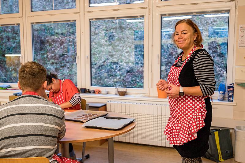 Obchodní akademie Olgy Havlové v Janských Lázních přichystala 17. listopadu Den otevřených dveří a stylovou výstavu k výročí sametové revoluce.