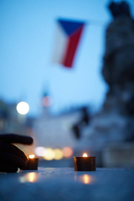 PROTEST PROTI ZDEŇKU ONDRÁČKOVI proběhl dnes (v pondělí) i v "jeho" Město Trutnov.