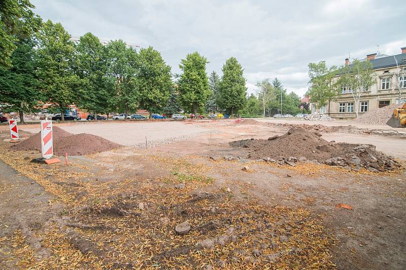 Stavba parkoviště Na Nivách u nové budovy Střediska volného času v Trutnově přinese 81 parkovacích míst.