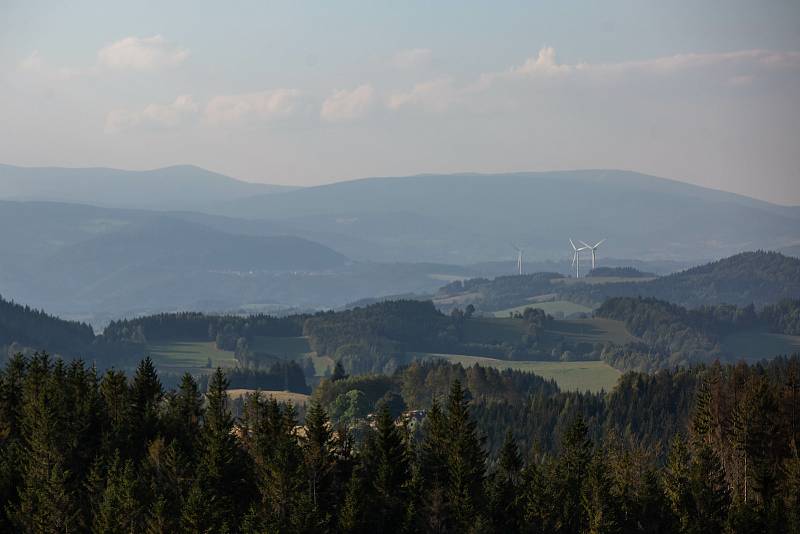 Nová rozhledna na vrcholu Žaltman v Jestřebích horách.