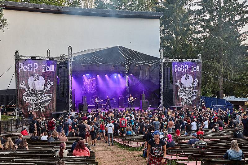 Trutnovské Bojiště patřilo vůbec poprvé punkovému festivalu Pod Parou.