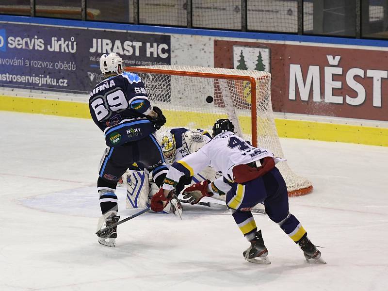 Vrchlabští hokejisté ve 32. kole Chance ligy přehráli soupeře ze Šumperka 4:2.