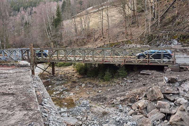 Královéhradecký kraj bourá tři mosty v Temném Dole ve východních Krkonoších na silnici mezi Horním Maršovem a Pecí pod Sněžkou, postaví místo nich nové.