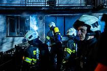 Požár zasáhl v neděli 28. ledna v noci dům v řadovce šesti rodinných domů, škoda je asi 1,5 milionu korun.