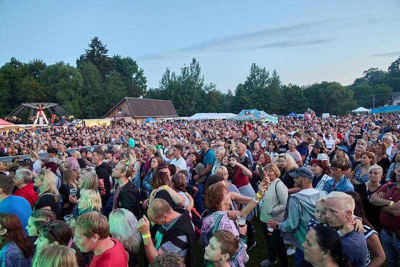 Koncert kapely Kryštof na Chotěvické pouti.