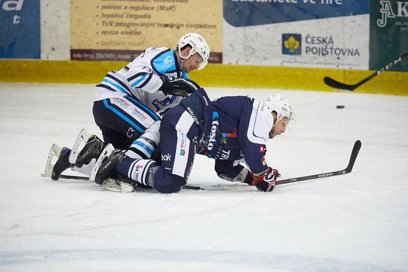 Druholigové hokejové derby Trutnov - Vrchlabí (7:0).