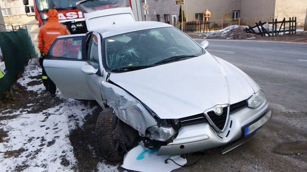 Víkendové nehody si vyžádaly poškození aut, zranění ne