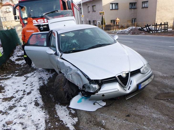 Víkendové nehody si vyžádaly poškození aut, zranění ne