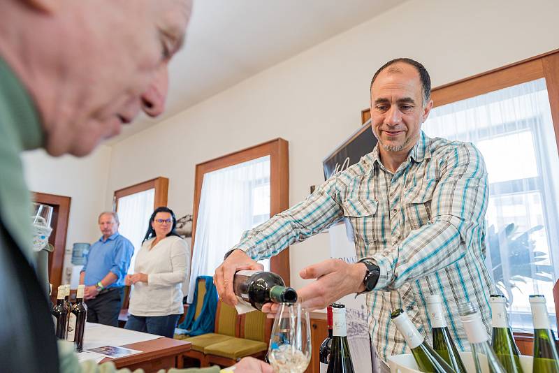 Lidé vyrazili v sobotu na Trutnovské vinařské slavnosti na Krakonošově náměstí.