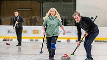 Na zimním stadionu v Trutnově se hrál v sobotu Krkonošský pohár v curlingu.