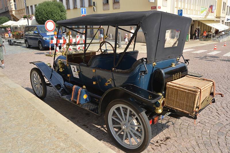 Veterán Rallye Kutná Hora v neděli.