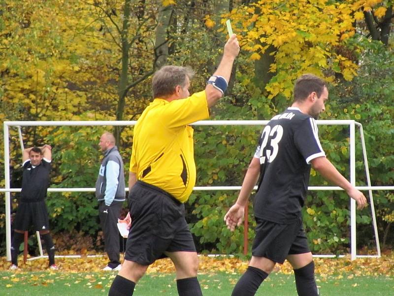 Deváté kolo fotbalového okresního přeboru: TJ Sokol Červené Janovice - TJ Sokol Malín 2:6 (1:2).