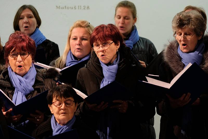 Ze slavnostního koncertu k stému výročí založení Církve československé husitské v židovské synagoze v Kutné Hoře.