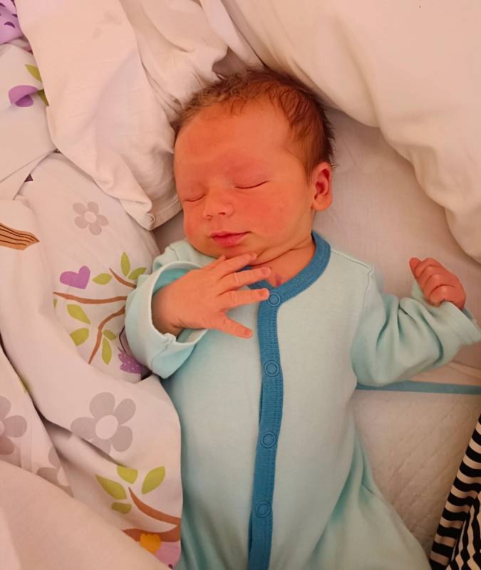 Eduard Roženský se narodil 15. září 2022 v 6.28 hodin v čáslavské porodnici. Narodil se s porodní váhou 3770 gramů a mírou 52 centimetrů . Doma v Černínech ho přivítali maminka Kateřina, tatínek Václav a šestiletý bráška Matyášek.