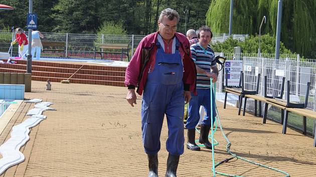 Bazény venkovní plovárny jsou připravené na sezonu.