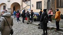 První adventní neděli 27. listopadu se na nádvoří Vlašského dvora v Kutné Hoře konaly Vánoční trhy.