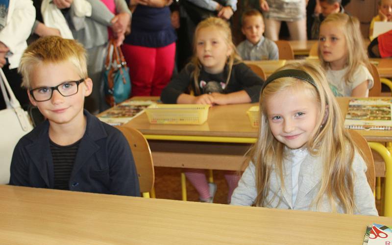 Své prvňáčky přivítala také Základní škola Žižkov Kutná Hora. Každého osobně přivítala nejen třídní učitelka, všechny prvňáčky přišla pozdravit i ředitelka školy Alena Kotrbová.