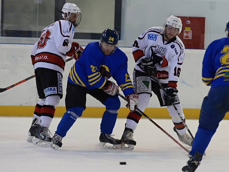 Odvetné finálové utkání play off Středočeské hokejové soutěže mezi Čáslaví a Neratovicemi skončilo remízou 3:3. Do krajské ligy tak postoupili neratovičtí Buldoci.