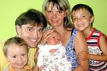 Lucinka Hájková se narodila v sobotu 3. července 2010 ve 14.29 hodin v Kolíně. Vážila 3300 gramů a měřila 50 centimetrů. Doma v Malíně se z ní těší maminka Pavla, tatínek Luboš a bráškové Matýsek s Tomáškem.