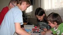 Děti stavěly model města ve sboru Církve bratrské v Čáslavi.