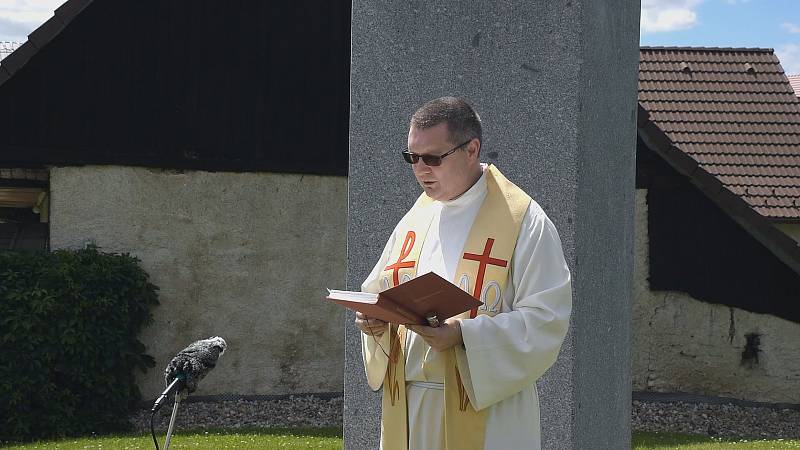 Z odhalení sousoší věrozvěstů Cyrila a Metoděje v Rápošově.