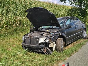 Dopravní nehoda u Staňkovic, odbočka na Ostašov.