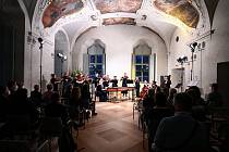Z koncertu Kutnohorského komorního orchestru v refektáři bývalé jezuitské koleje (GASK) v Kutné Hoře.