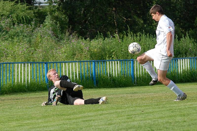 26. kolo okresního přeboru: Malín - Paběnice, 19. června 2010.