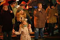 Ve Zruči nad Sázavou se ve čtvrtek 22. prosince konalo již posedmé tradiční Vánoční vytrubování.