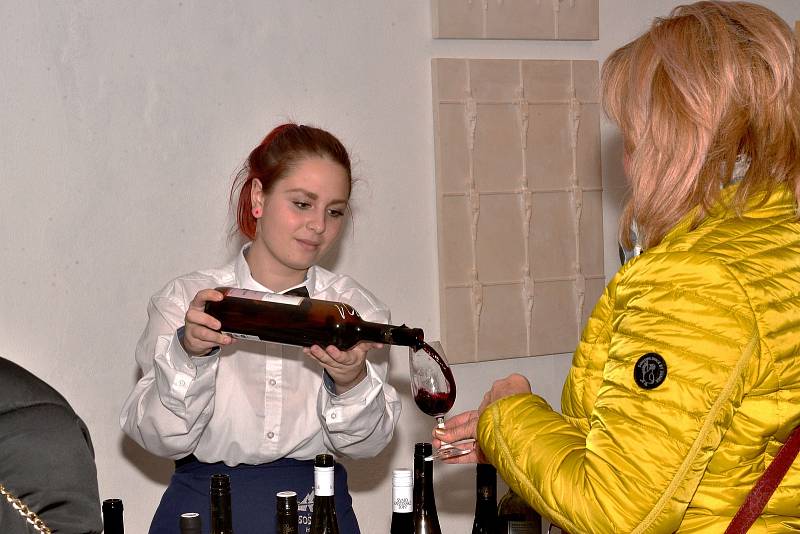 Galerie Středočeského Kraje v Kutné Hoře pořádala v neděli 10. listopadu Svatomartinské hody. Pro milovníka dobrého jídla zde byla připravena bohatá a pestrá nabídka specialit, ve kterých hrála hlavní roli husa.