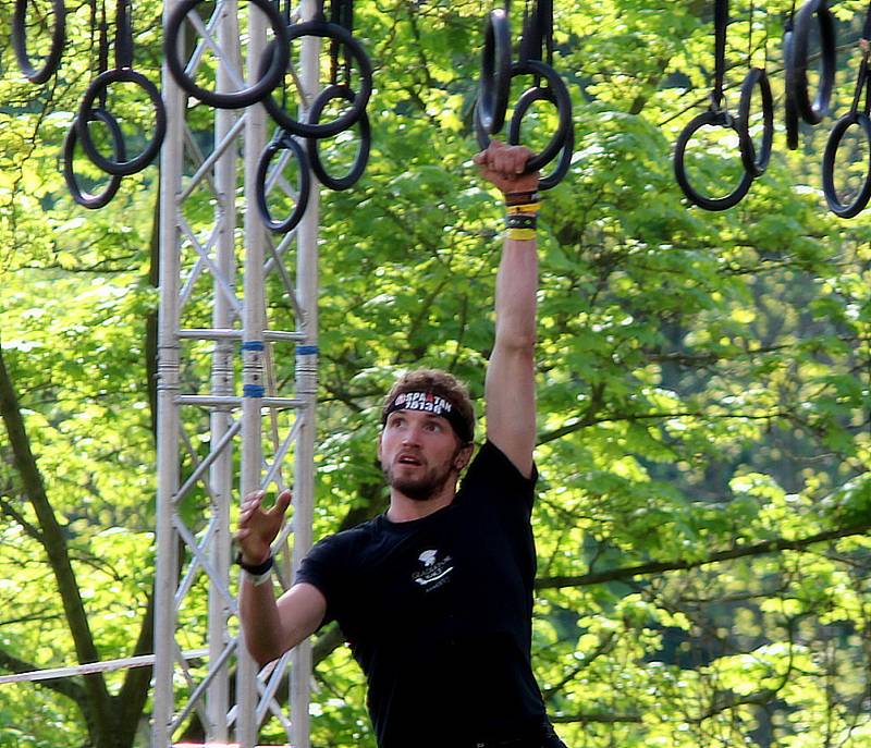 Závod Spartan race v Kutné Hoře odstartoval.