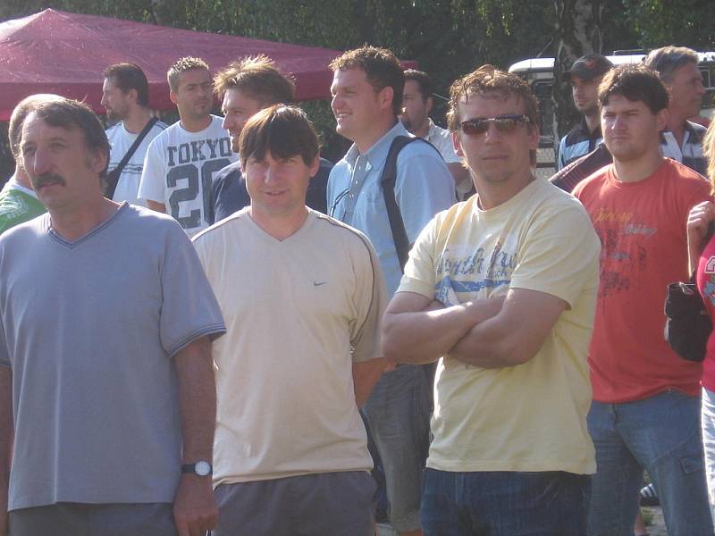 Červenojanovický Pukma Cup 2008 - slavnostní zahájení turnaje v malé kopané a veřejné rozlosování týmů do skupin.