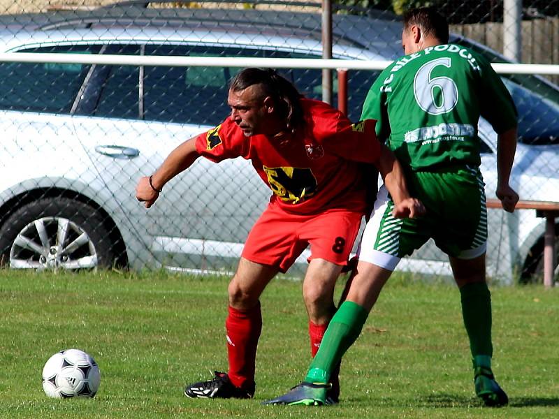 Fotbalová III. třída: TJ Sokol Červené Janovice - FC Bílé Podolí B 2:3 (1:1).