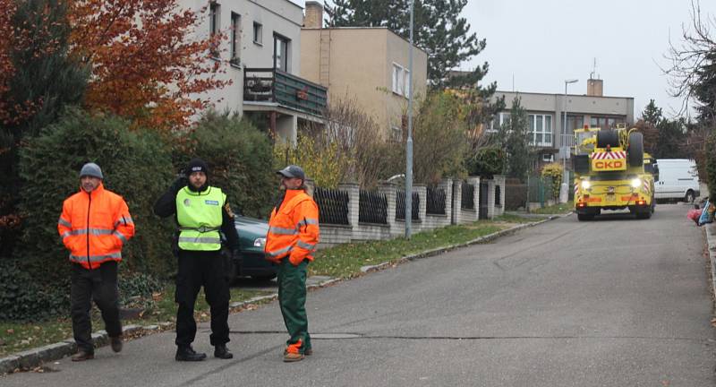 Cesta vánočního stromu ze Žižkova na Palackého náměstí v Kutné Hoře.