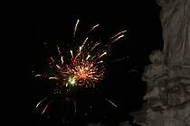 Novoroční ohňostroj ozářil nebe nad Kutnou Horou.