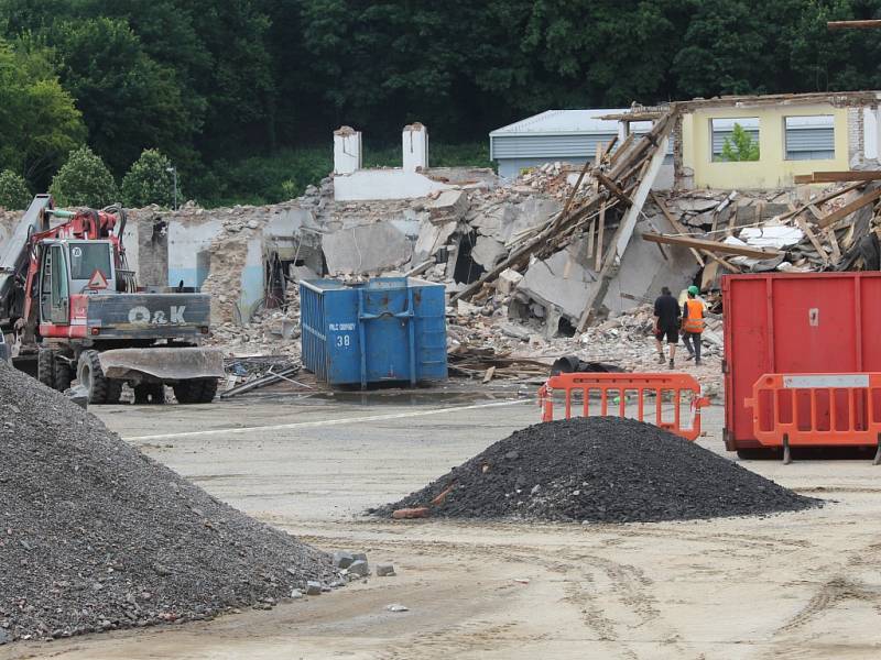 Demolice bývalé budovy ČSAD pokračuje