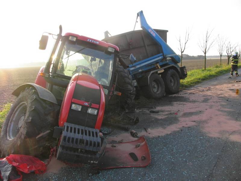 Nehoda automobilu a traktoru u Úmonína 30. září 2014.