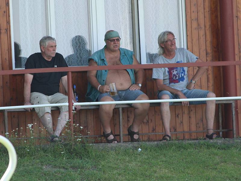 Předkolo Poháru Okresního fotbalového svazu Kutná Hora: TJ Sokol Červené Janovice - FK Záboří nad Labem 2:0 (1:0).