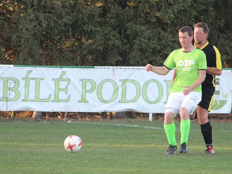 Fotbalová III. třída: FC Bílé Podolí B - TJ Sokol Červené Janovice 7:1 (2:0).