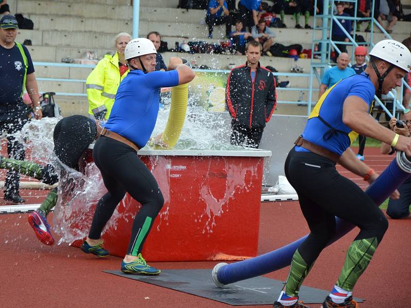 Z krajské soutěže v požárním sportu profesionálních a dobrovolných hasičů na stadionu Olympia v Kutné Hoře.