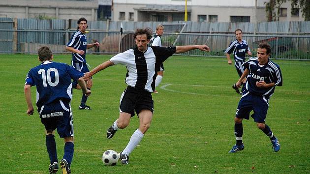 Fotbal I. A třída: U. Janovice - Kouřim 0:2, sobota 10. října 2009