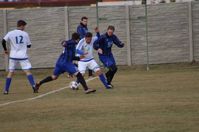 Tupadly prohrály na přírodním hřišti v Hlízově s domácím týmem 0:5.