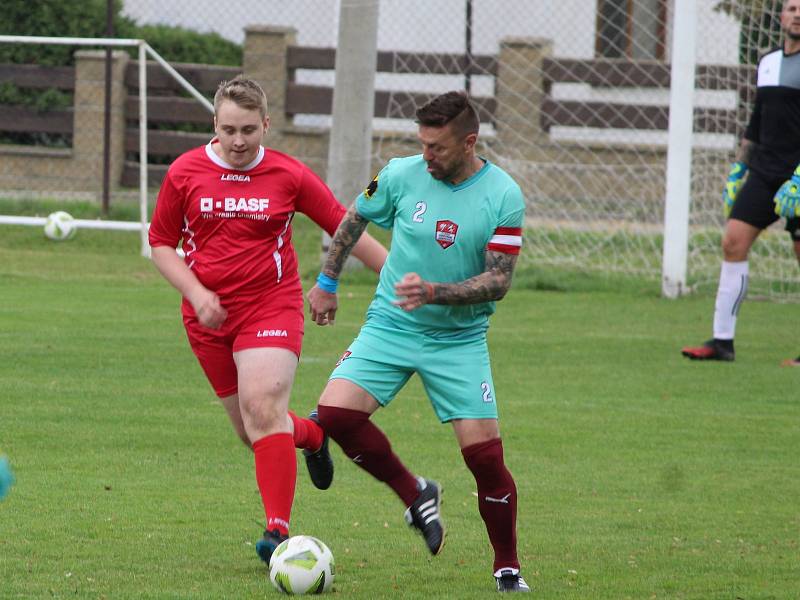 Fotbalová III. třída: TJ Sokol Červené Janovice - SK Kluky 7:1 (1:1).